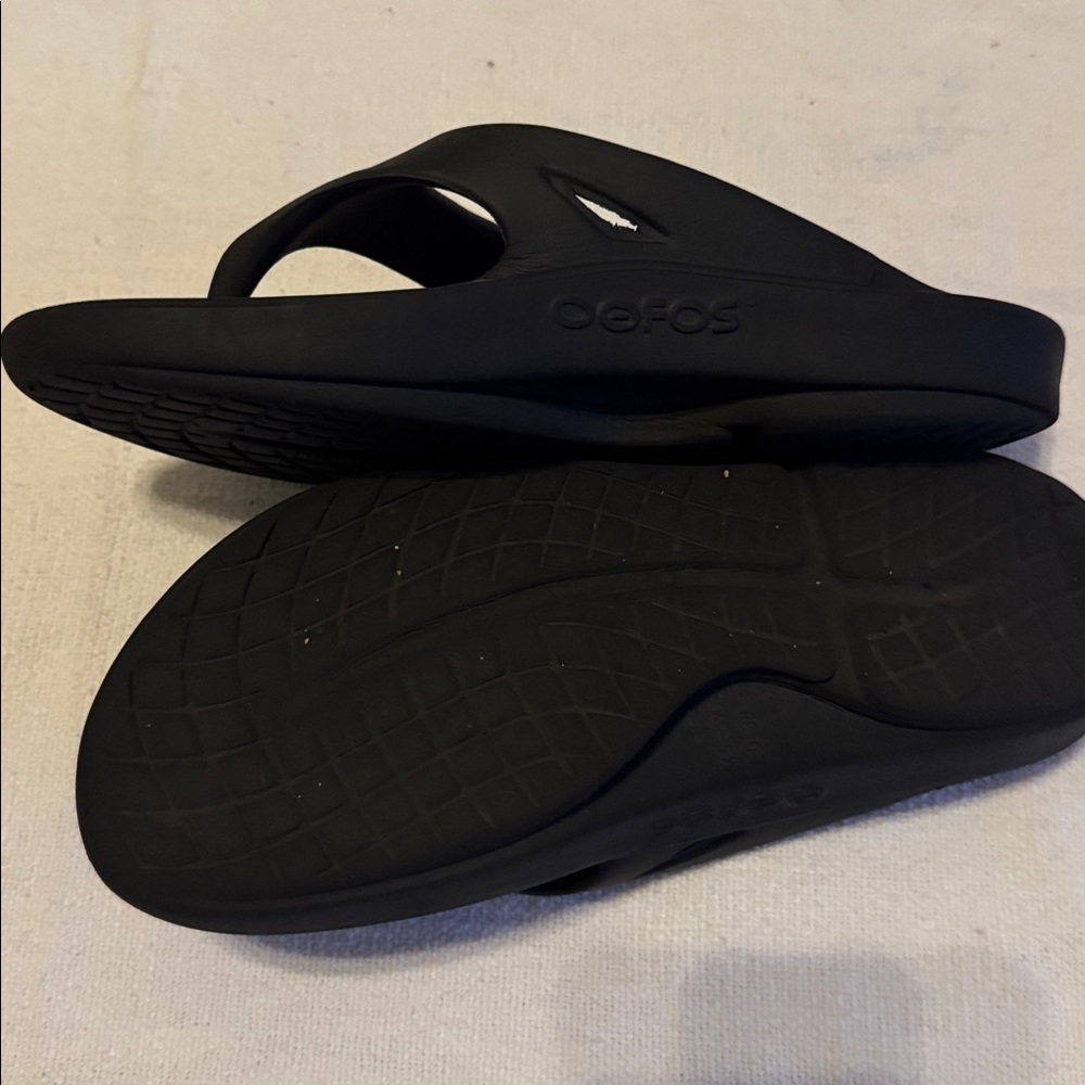OOFOS Black Women's Sandals - Picture 3 of 5
